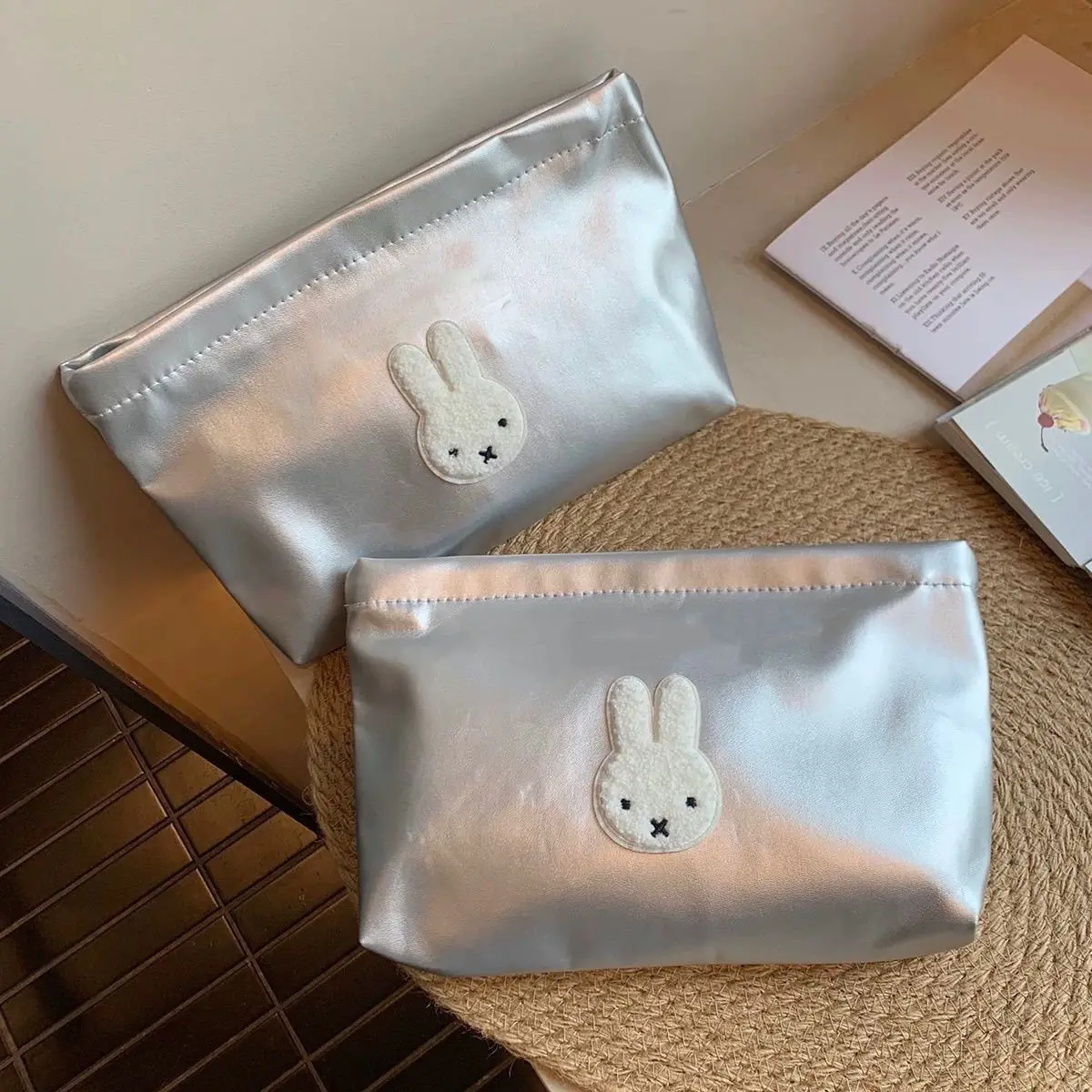 漫画のイメージミッフィーメイクアップバッグポータブル大容量ト - Women Bags Medium Size のレビューと価格