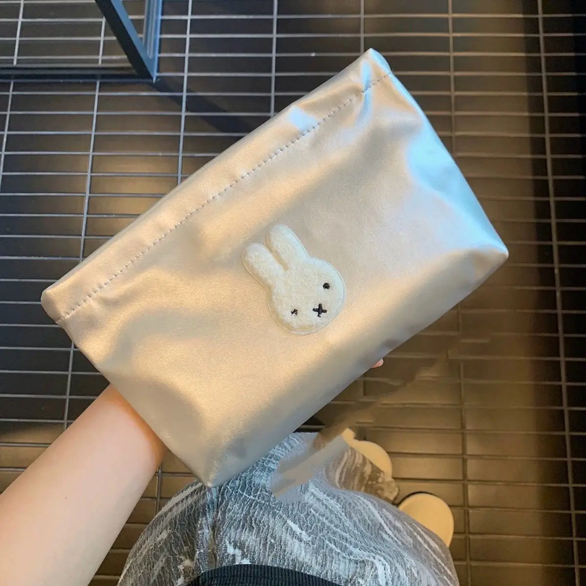 漫画のイメージミッフィーメイクアップバッグポータブル大容量ト - Women Bags Medium Size のレビューと価格