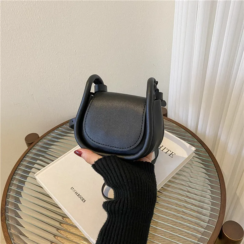 キャンディーカラーのミニpuレザーバッグ,女性用ショルダース - Saddle Bag Leather のレビューと価格
