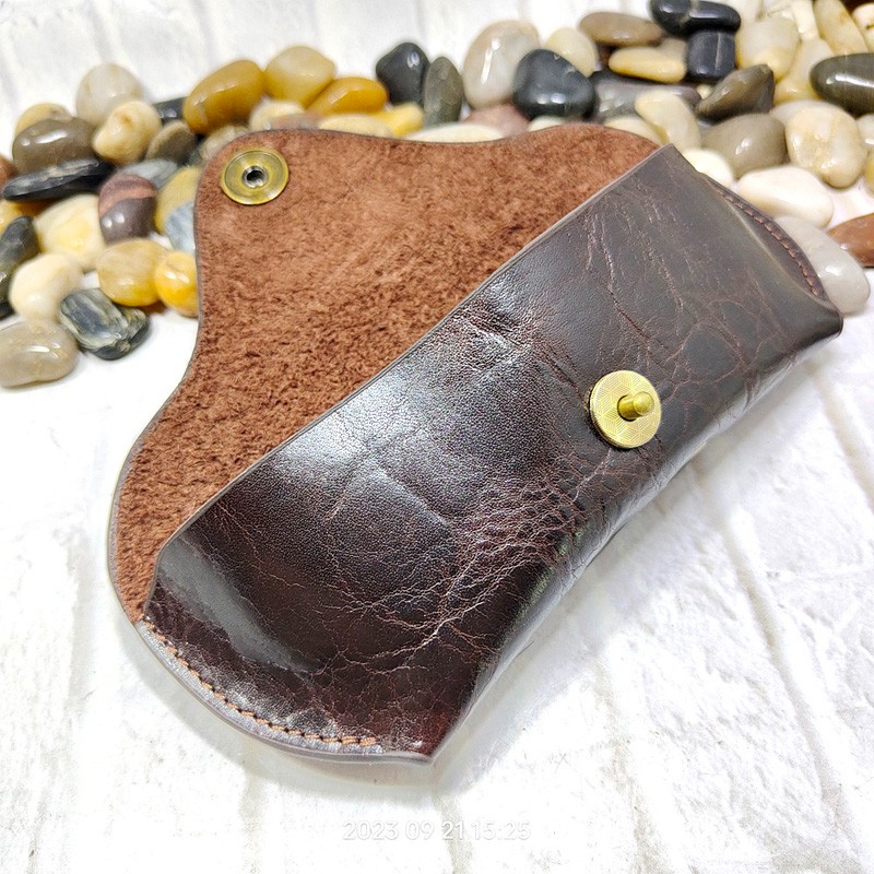 Blongk-男性と女性のための本革の眼鏡ケース,ベルトポー - Saddle Bag Leather のレビューと価格